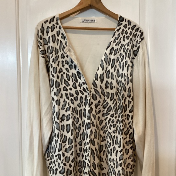 Jessica ash Animal print button down sweater - Picture 6 of 8